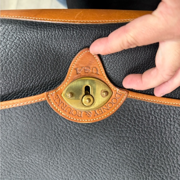 Vintage 1980-1990s Dooney & Bourke oversized shoulder bag. - Picture 10 of 15